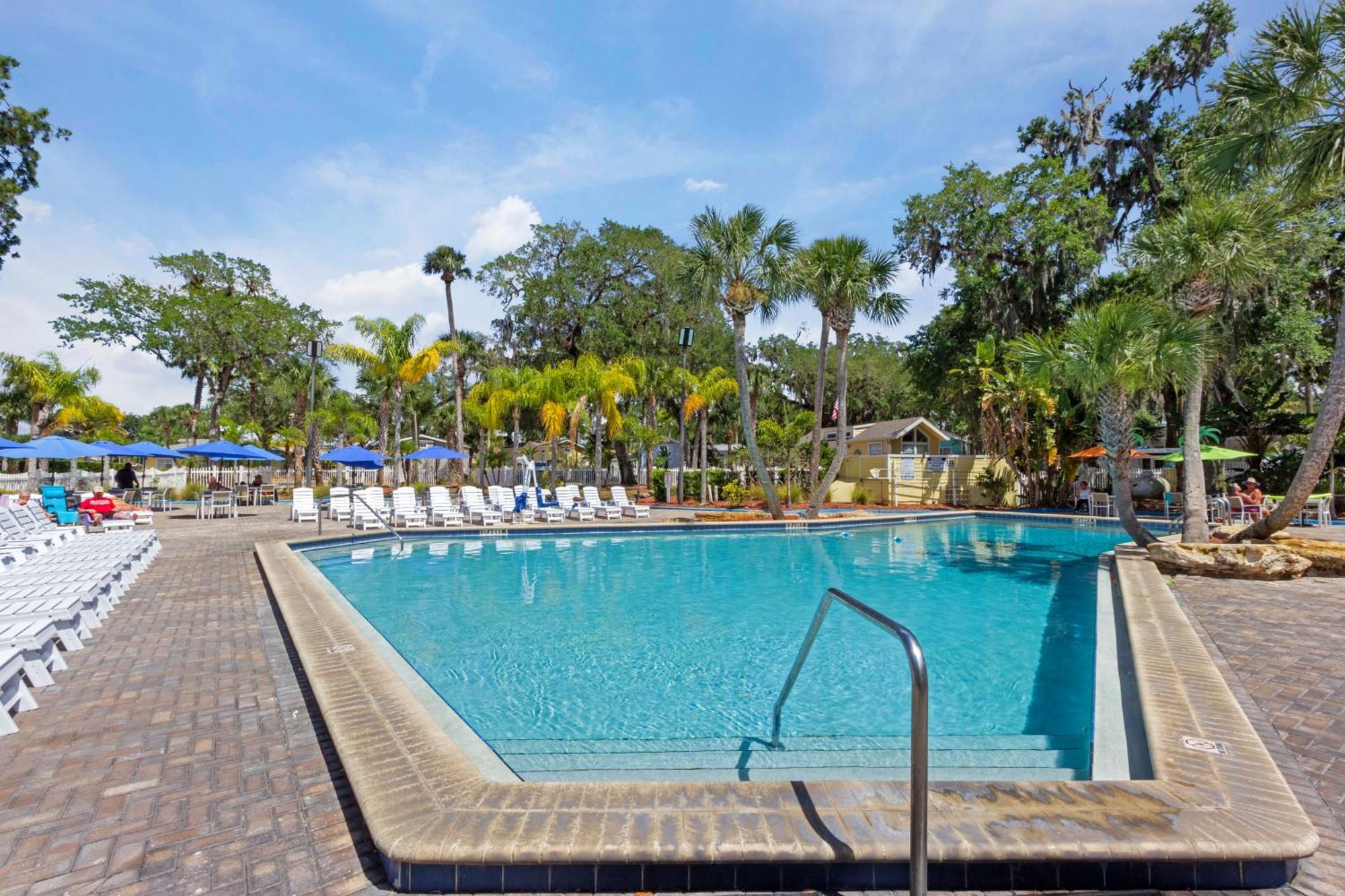 Tropical Palms Resort Celebration Buitenkant foto